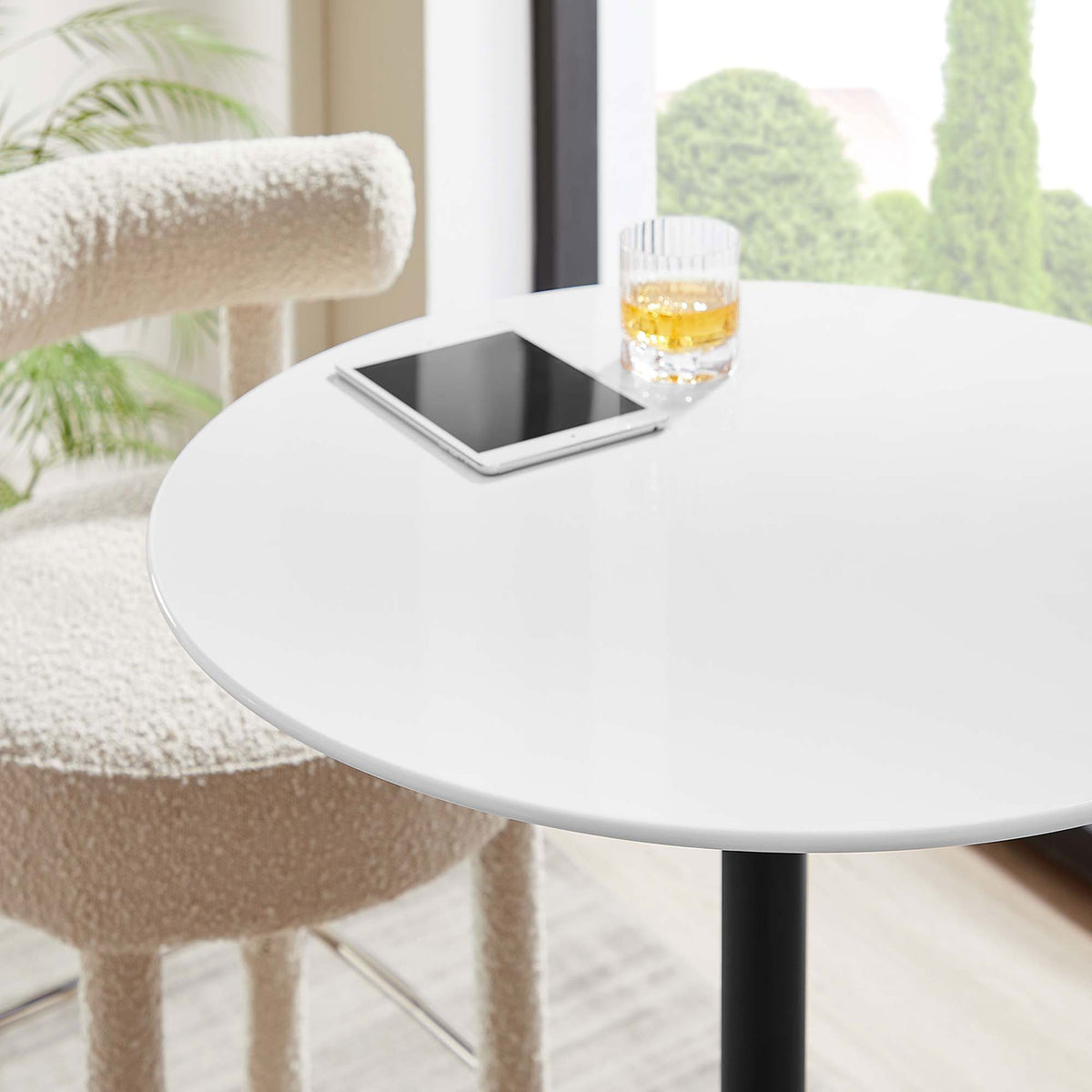 Sleek white top adds a polished touch to casual seating and everyday gatherings || EEI-3545-BLK-WHI || detail_room