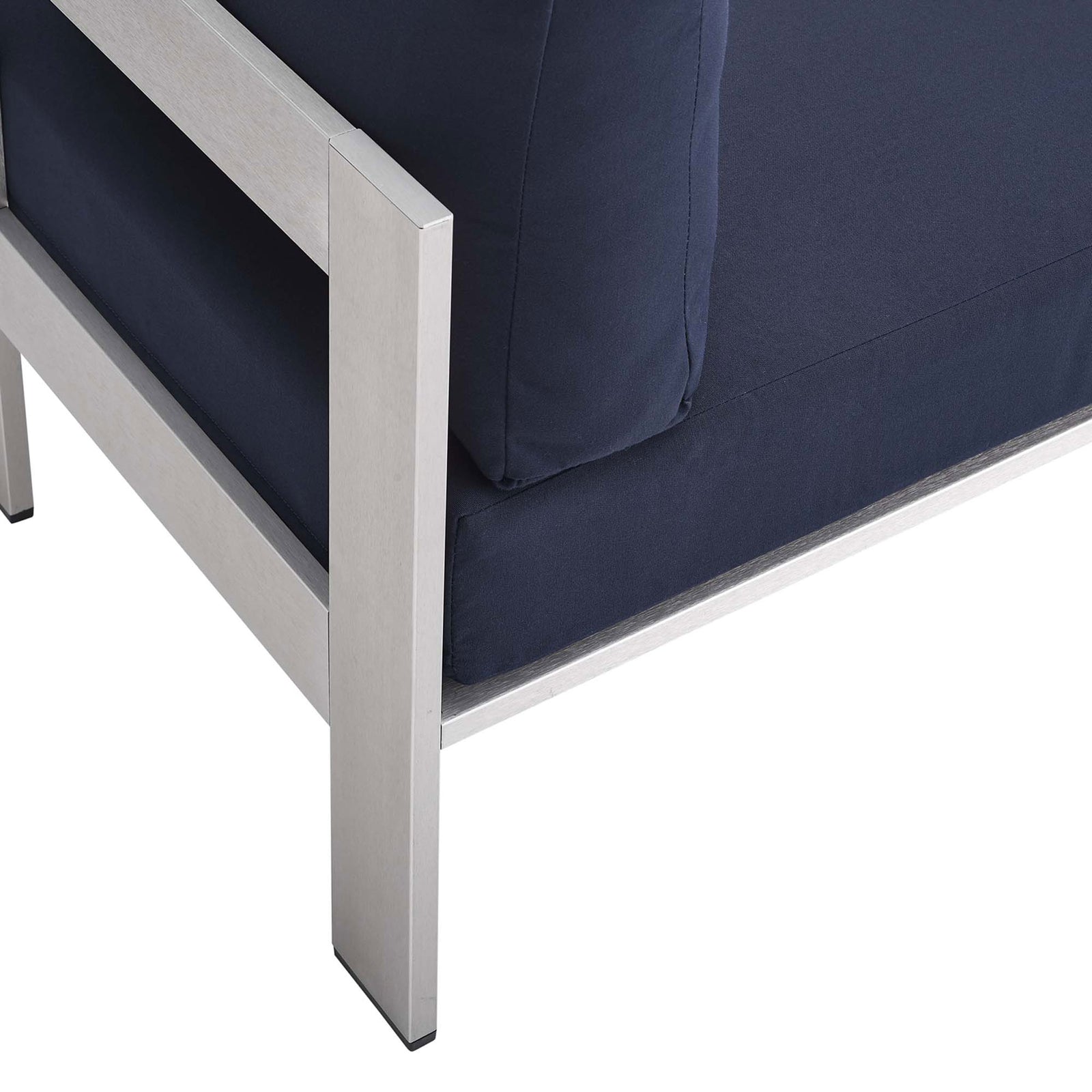 Framed base detail and neatly upholstered cushion highlight quality outdoor craftsmanship || EEI-4227-SLV-NAV || detail_studio