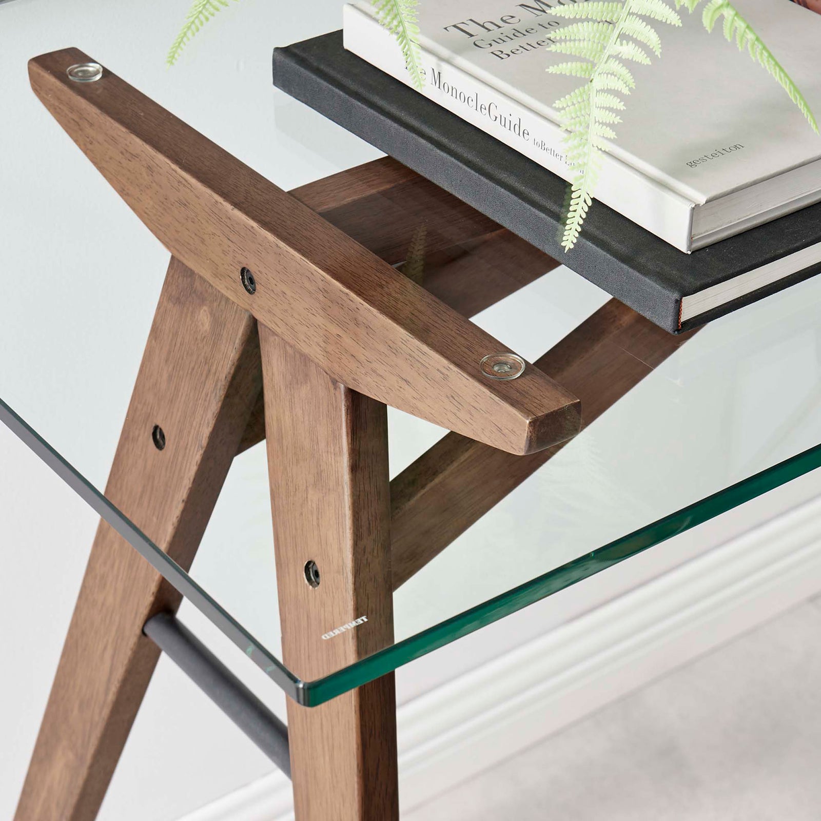 Polished glass and walnut finish pair with everyday essentials for an inviting, modern workspace || EEI-4580-WAL || detail_room