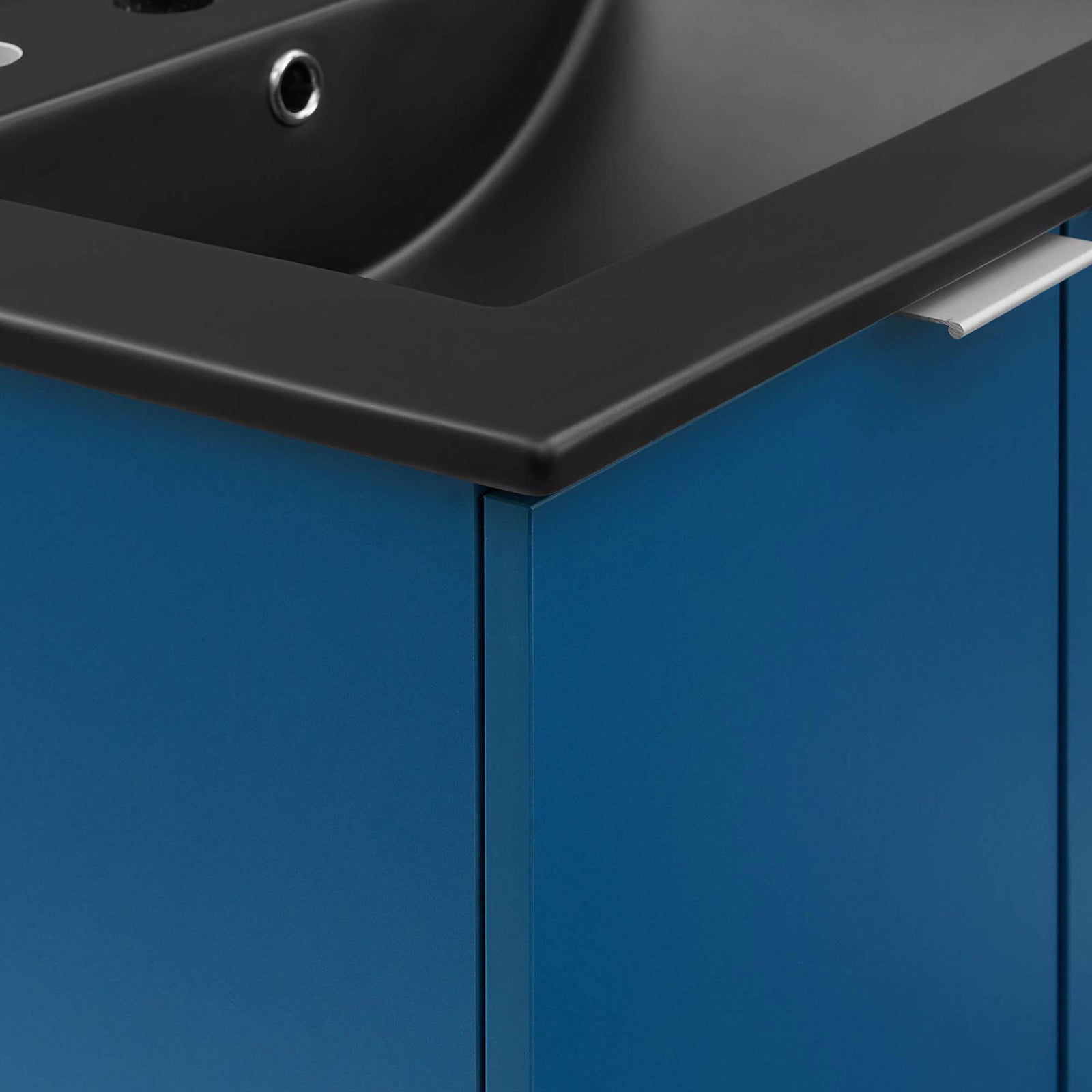 Matte black countertop edge and modern metal pull || EEI-5370-NAV-BLK || detail_studio
