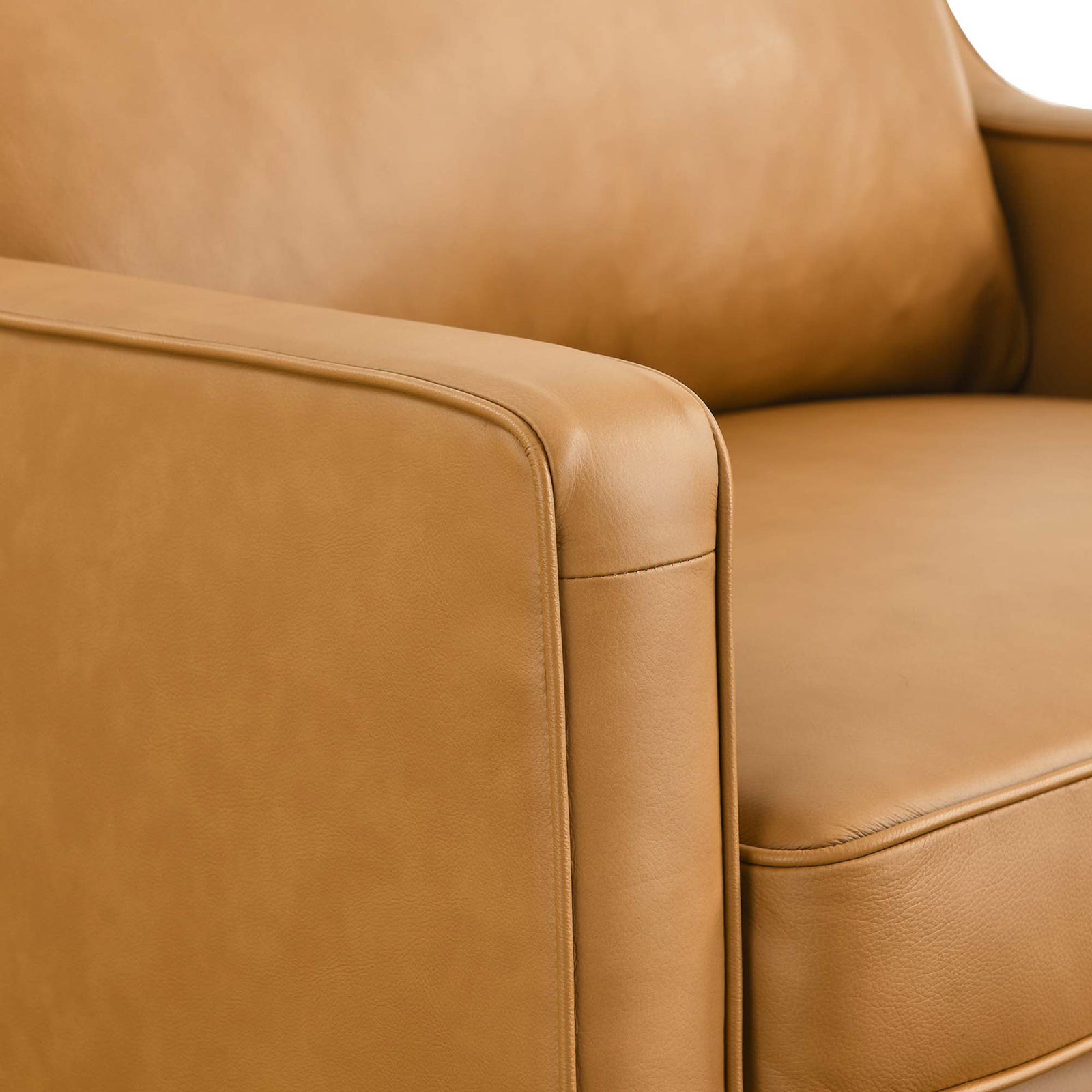 French piping and supple genuine leather showcase fine craftsmanship and smooth texture || EEI-5555-TAN || detail_studio