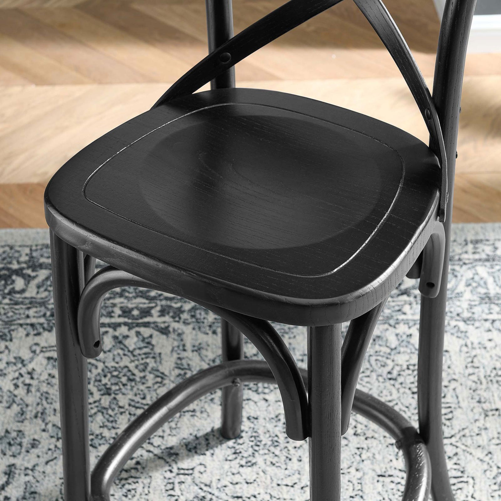 Textured black seat and arched supports offer a refined, comfortable perch || EEI-5562-BLK || detail_room