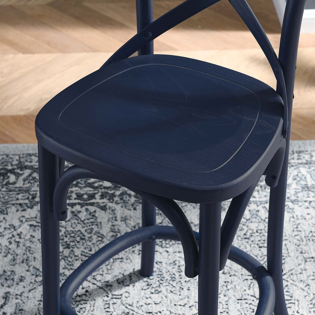 Textured elm wood seat in midnight blue with sculpted edging and sturdy under-seat arches. || EEI-5562-MID || detail_room