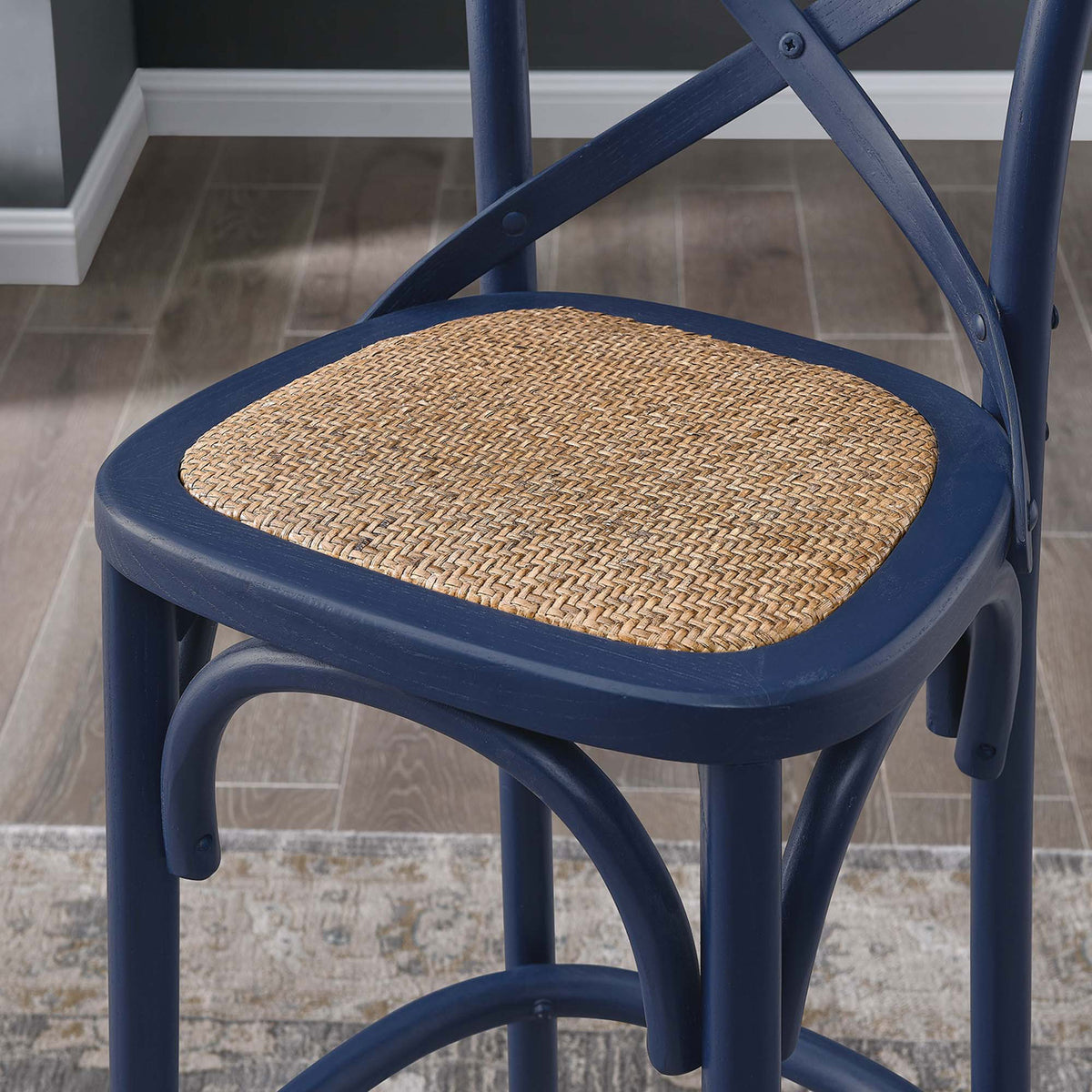 Natural rattan weave pairs with a deep blue frame for a balanced mix of texture and tone. || EEI-5668-MID || detail_room