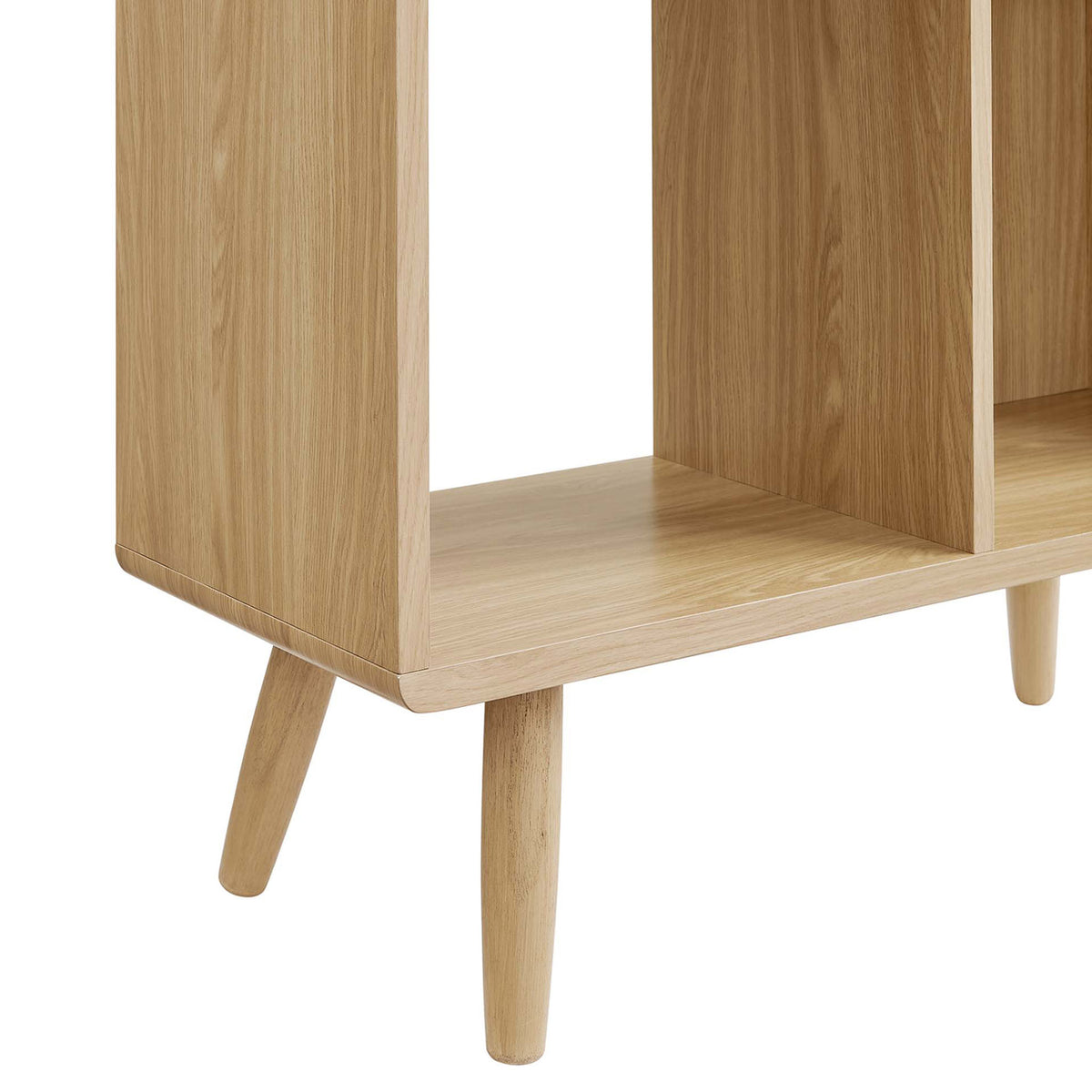 Splayed dowel wood legs supporting the sturdy lower shelf || EEI-5743-OAK || leg_studio