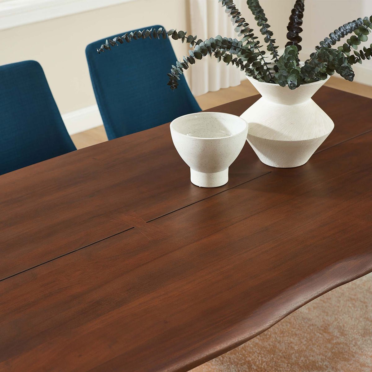 Rich walnut acacia tabletop styled with modern ceramics and greenery adds warmth and texture to the dining area. || EEI-6070-BLK-WAL || detail_room