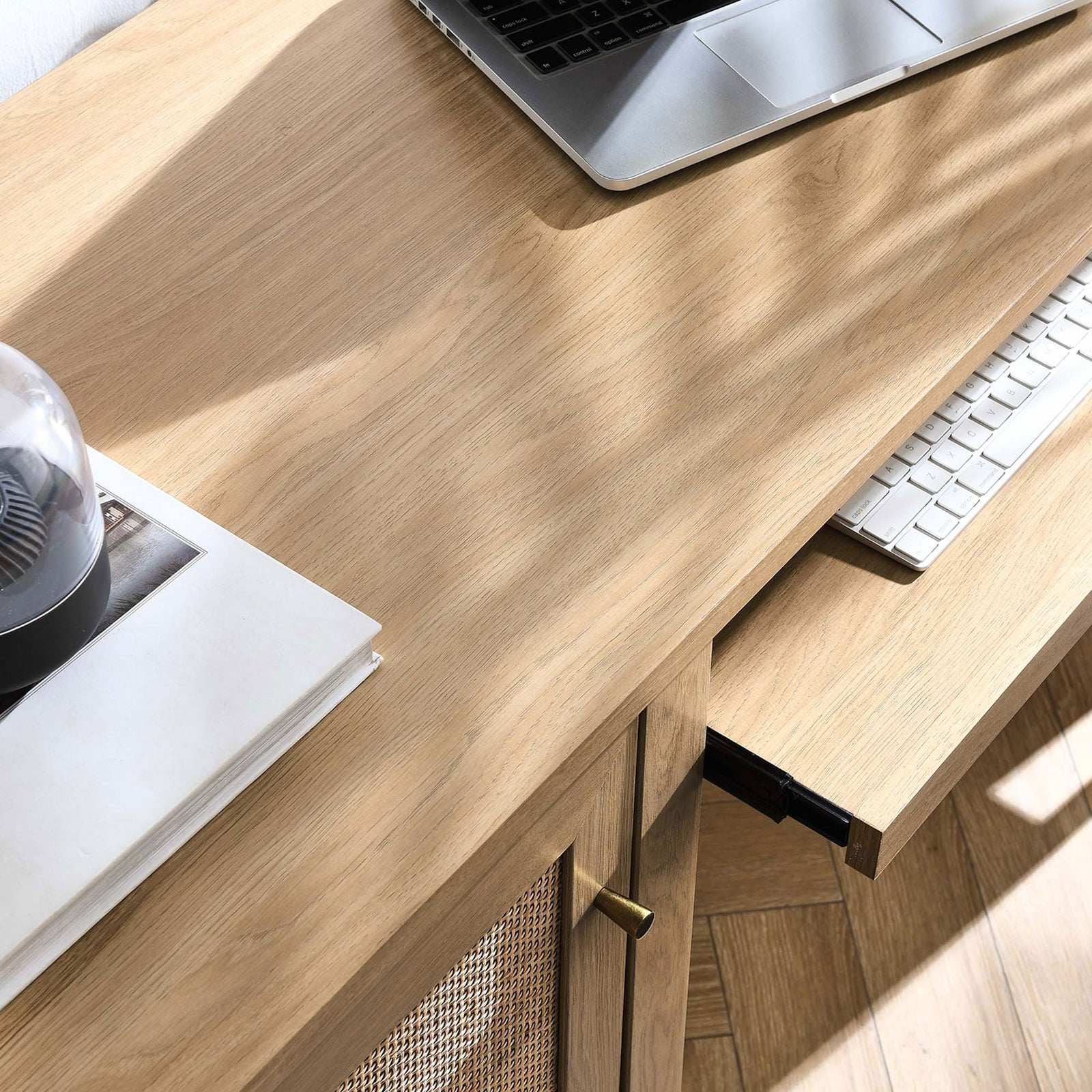 Sleek wood-grain surface and easy-access keyboard tray keep your everyday setup tidy || EEI-6116-OAK || detail_room