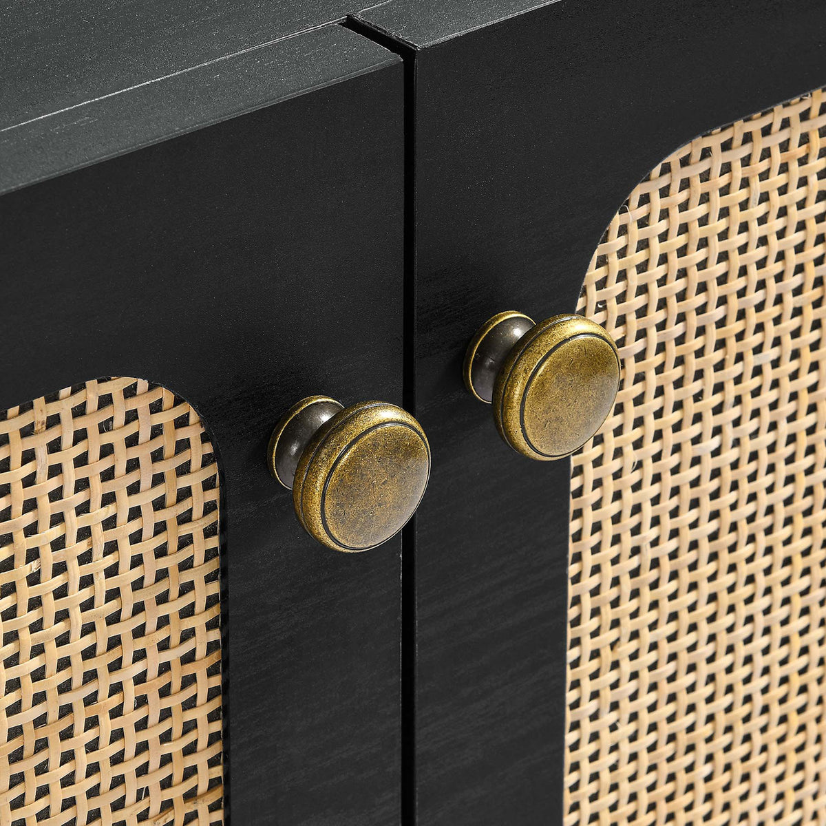 Antique brass door knobs paired with woven rattan doors for a warm refined detail || EEI-6200-BLK || handle_studio