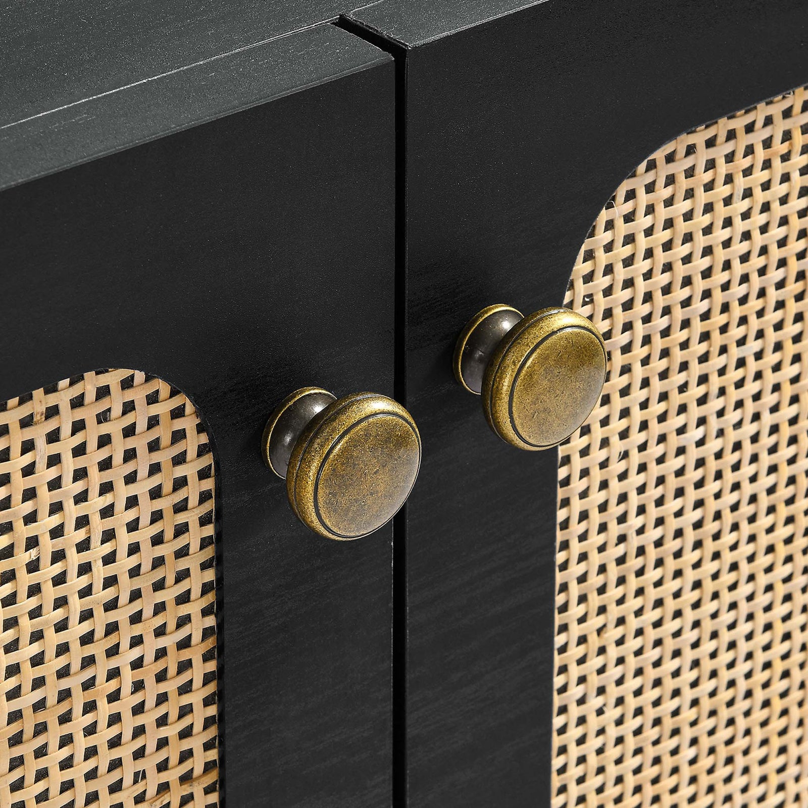 Antique brass door knobs paired with woven rattan doors for a warm refined detail || EEI-6200-BLK || handle_studio