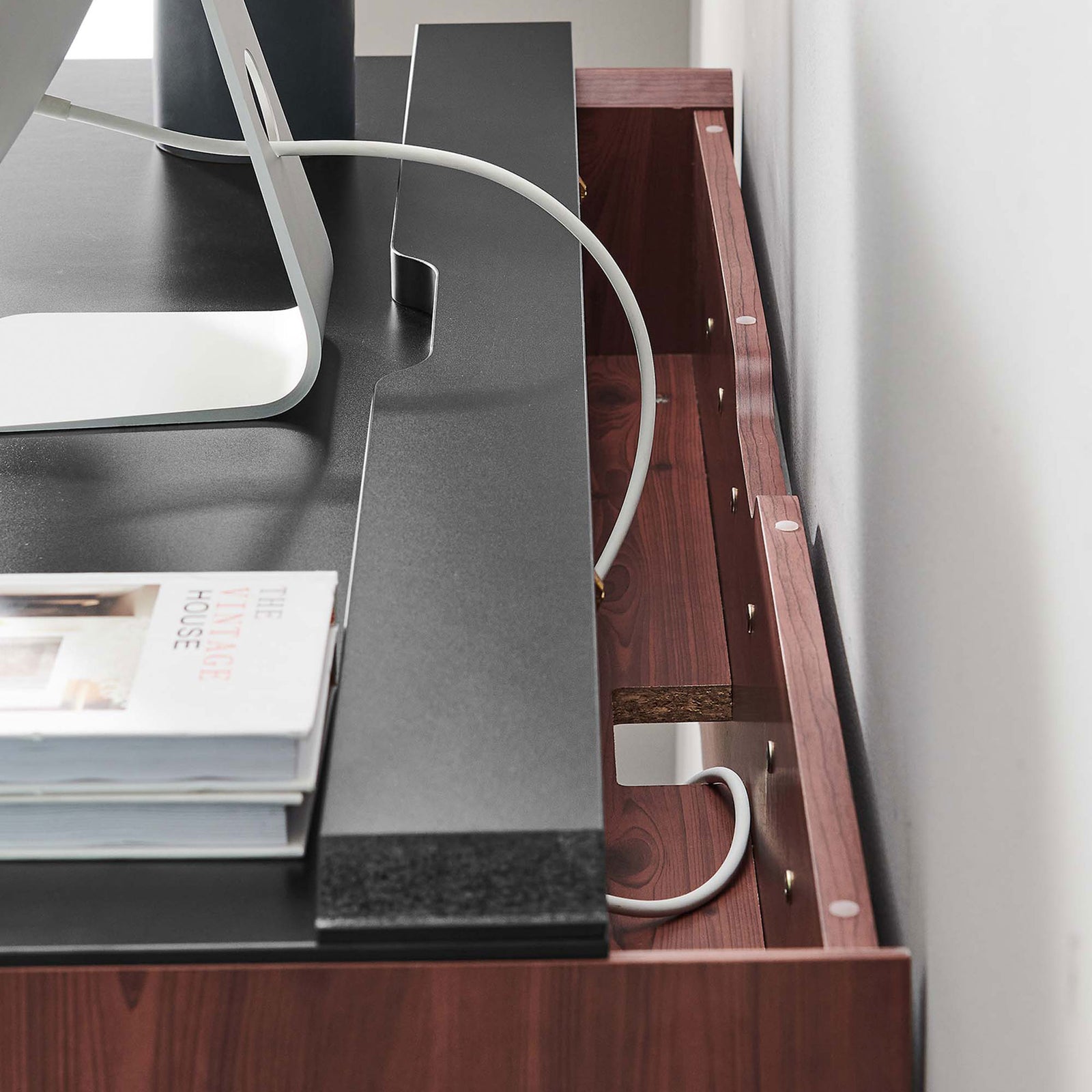 Open cable bay neatly routes device cables for a tidy, streamlined desktop || EEI-6207-BLK-CHE || storage_open_room