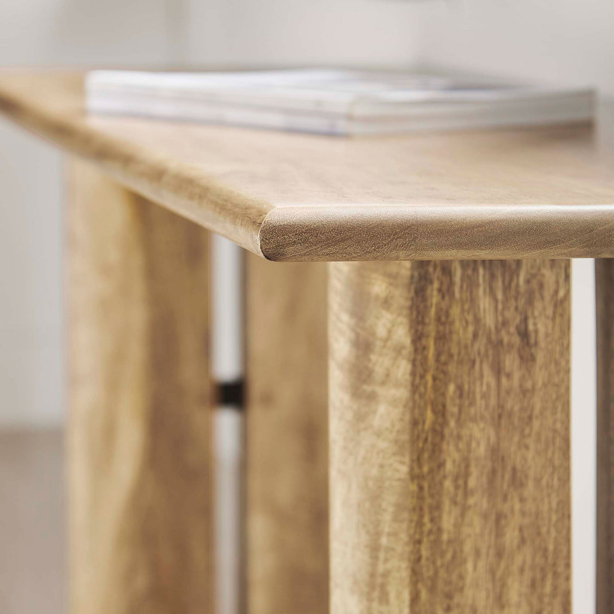 Refined edge detail and rich grain bring inviting warmth to any room. || EEI-6343-OAK || detail_room