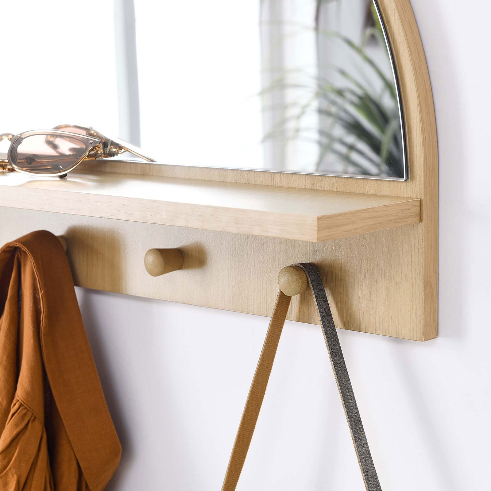 Styled Moonbeam oak mirror shelf keeps sunglasses and accessories ready by the door || EEI-6350-OAK || detail_room
