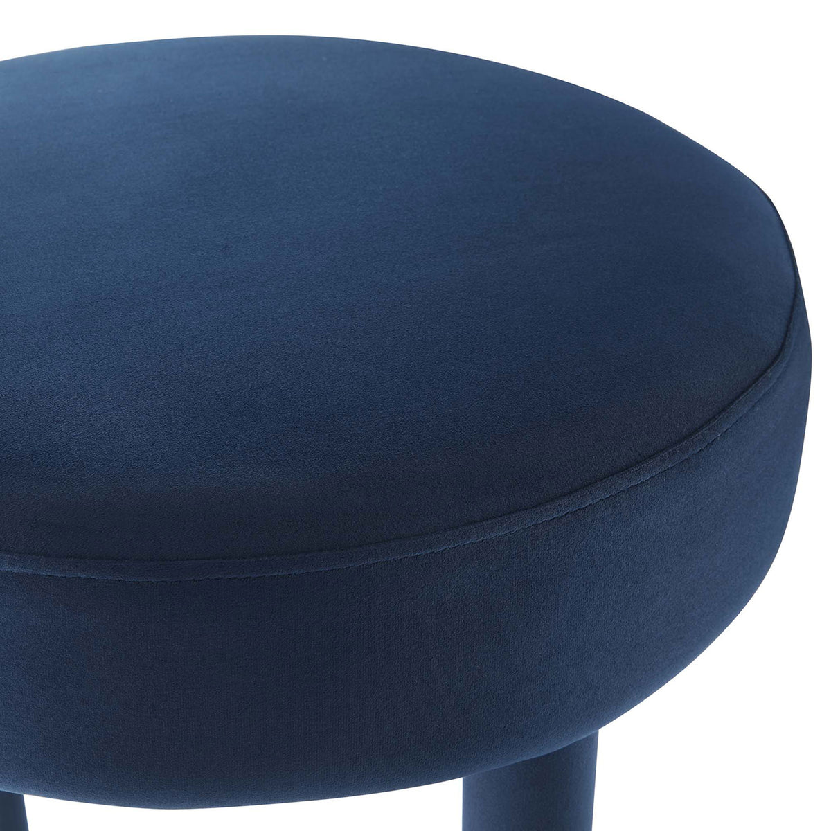 Smooth performance velvet seat delivers inviting, easy-care comfort || EEI-6386-MID-GLD || detail_studio