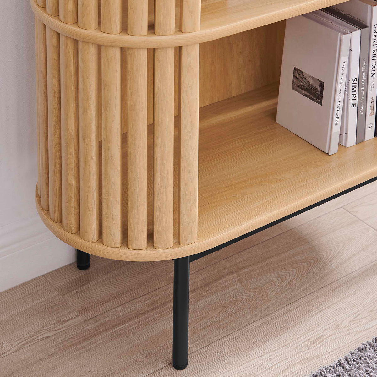 Smooth oak grain and rounded slats with a matte black leg || EEI-6524-OAK || detail_room