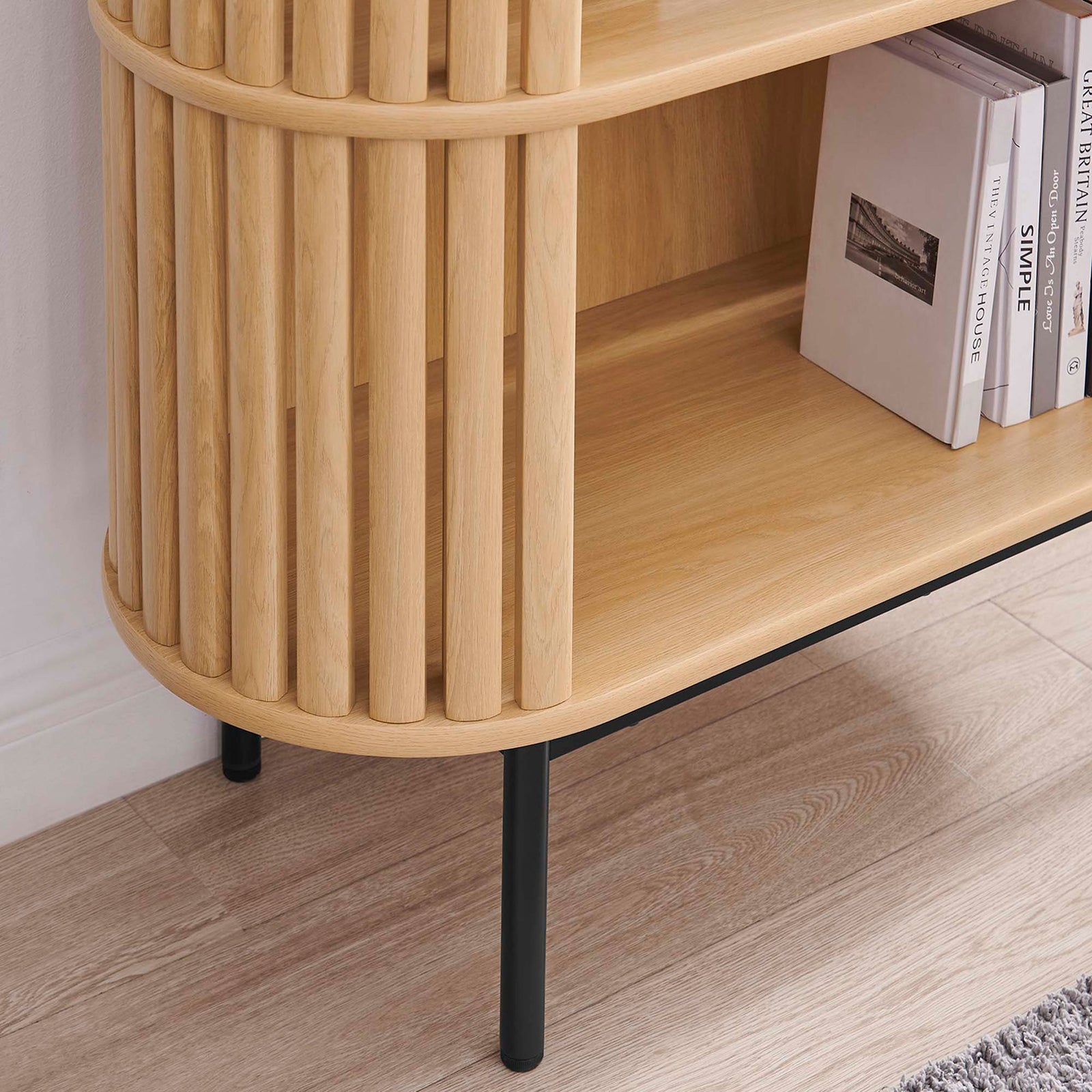 Smooth oak grain and rounded slats with a matte black leg || EEI-6524-OAK || detail_room