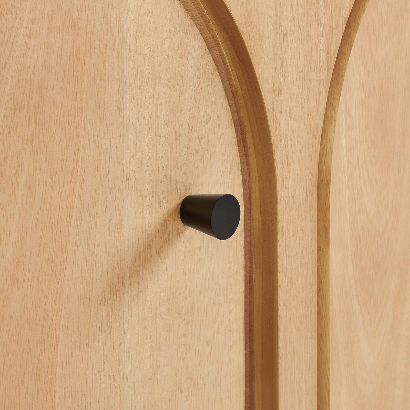 Detail of the round black knob and arched oak door profile adding subtle contrast and texture || EEI-6536-OAK || handle_studio
