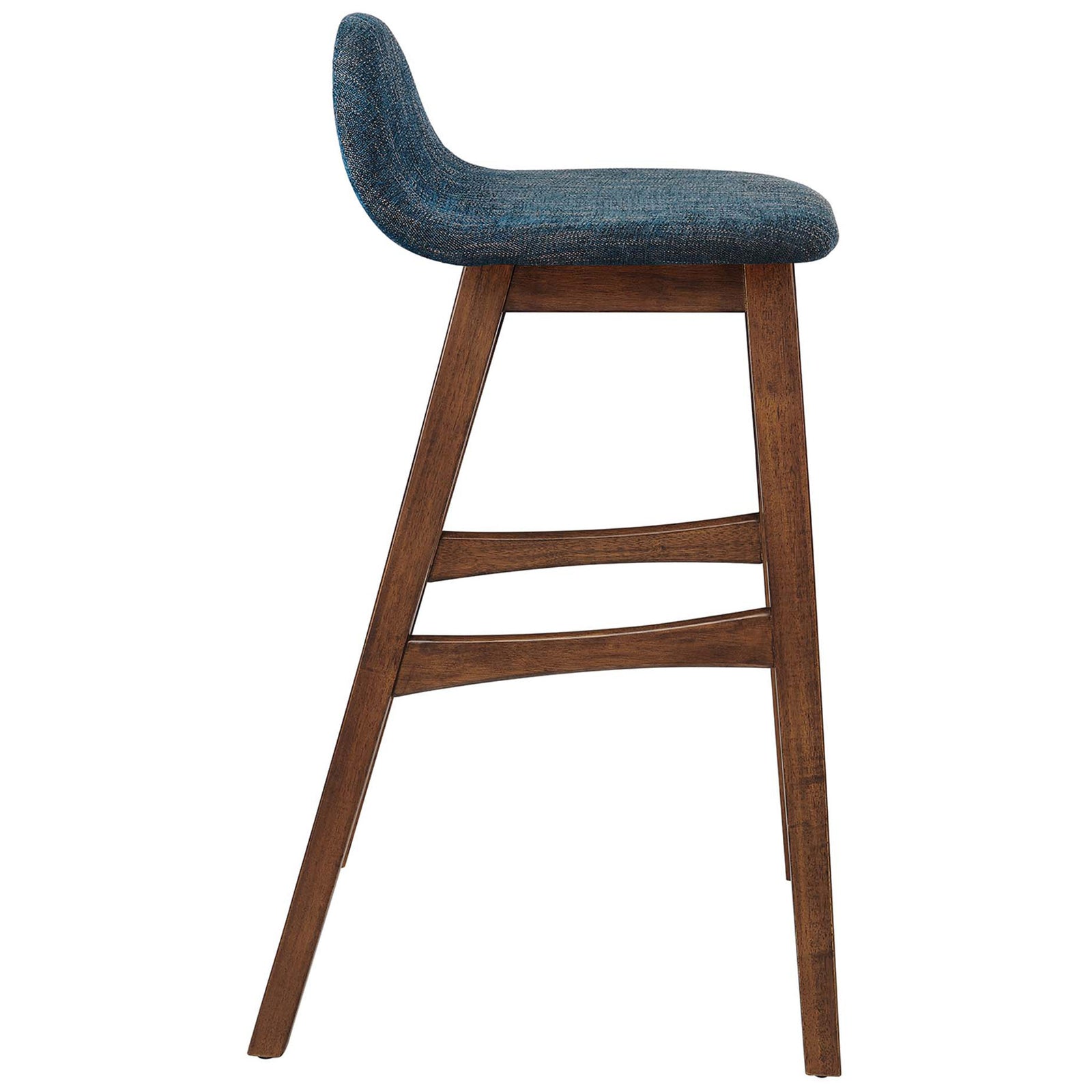 Slim profile with a curved back and well-placed footrest supports relaxed seating. || EEI-6553-HEA || side_studio