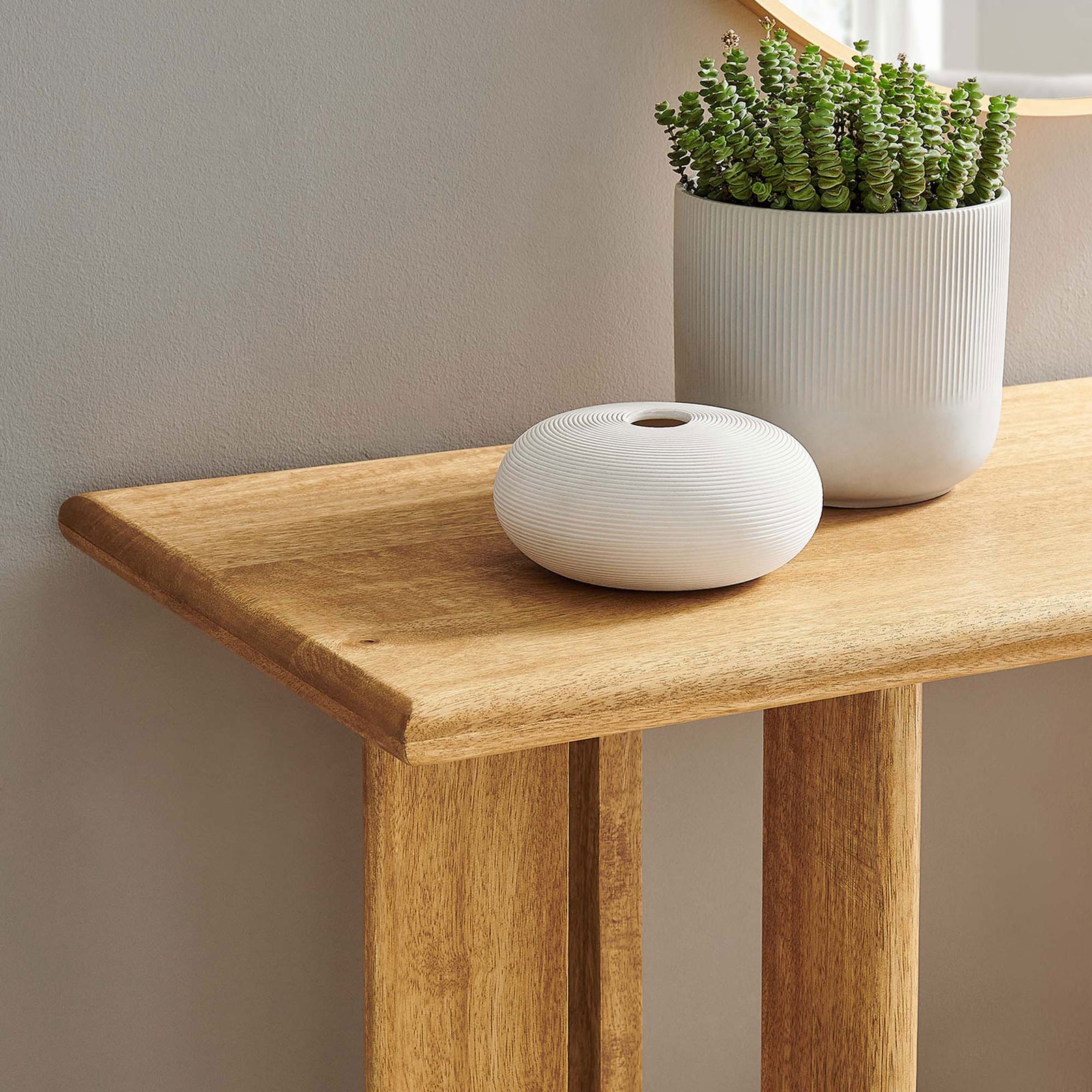 Warm oak finish pairs with modern decor for a refined, inviting touch || EEI-6596-OAK || detail_room