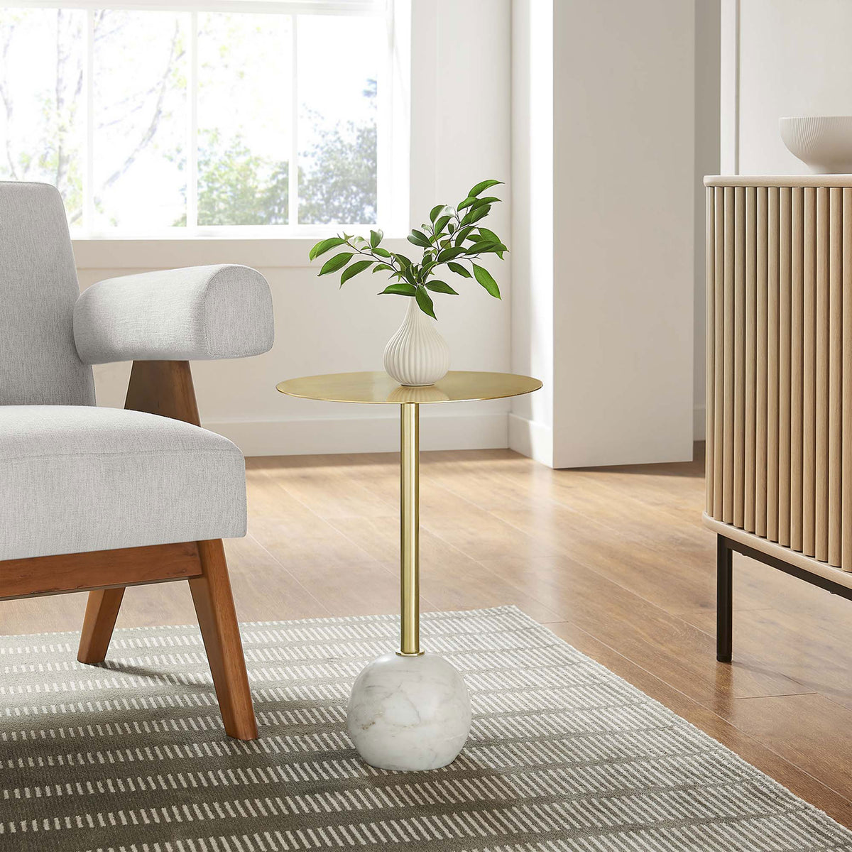 Modern brass and marble side table brings sculptural style next to a sofa or accent chair || EEI-6606-WHI-BRA || front_angle_room