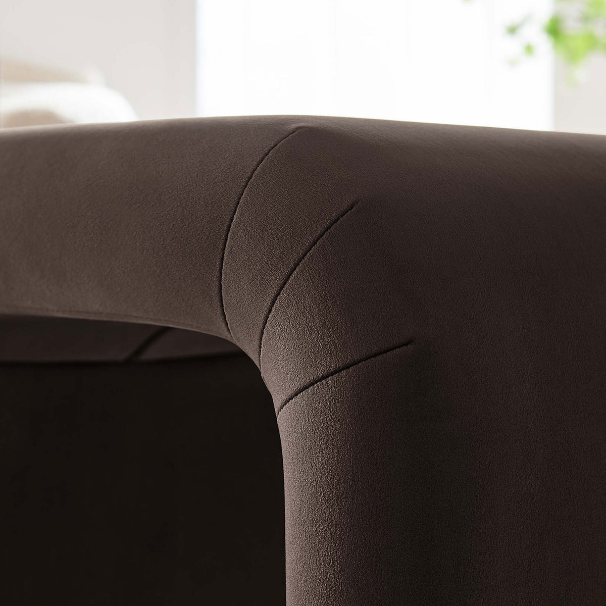 Lush velvet surface and precise stitching bring warmth and depth to your decor || EEI-6733-BLK-CHB || detail_room