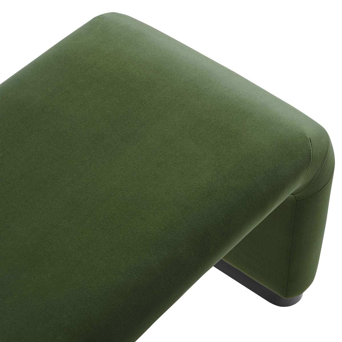 Velvety, stain-resistant fabric with smooth tailoring highlights the bench's refined craftsmanship || EEI-6734-BLK-MOS || detail_studio