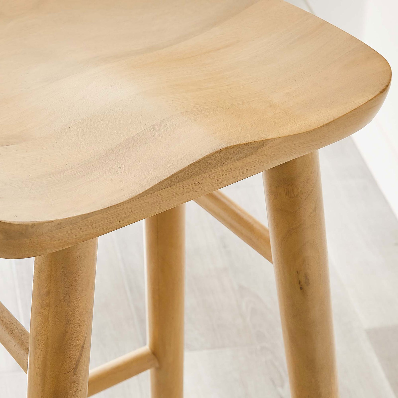 Saddle seat detail highlights the flowing contours and inviting wood grain || EEI-6740-OAK || detail_room