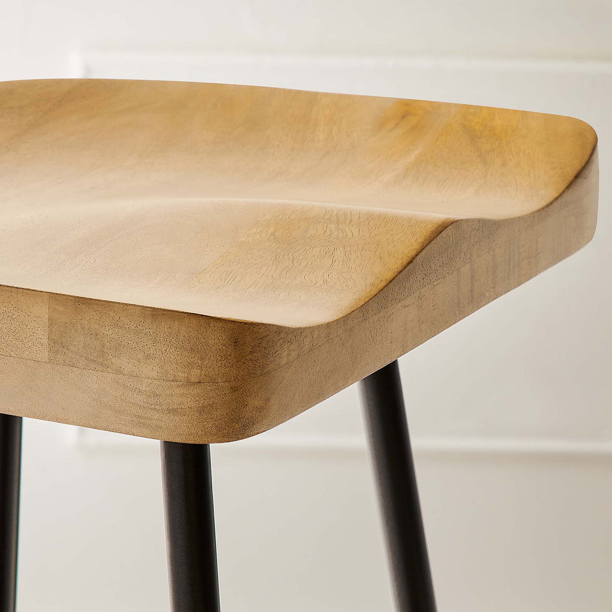 Sculpted bar seat highlights natural wood character and a gentle ergonomic dip || EEI-6742-OAK || detail_room