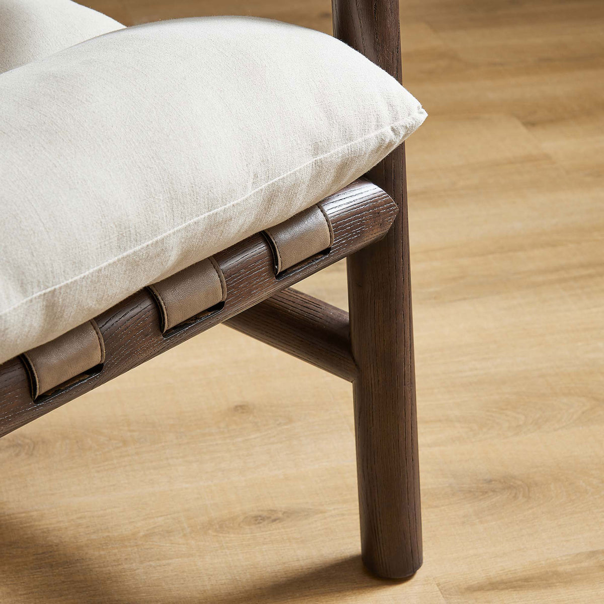 Walnut-finished ash wood base with neatly looped vegan leather straps and smooth, rounded leg. || EEI-6766-DUN-WAL || leg_room