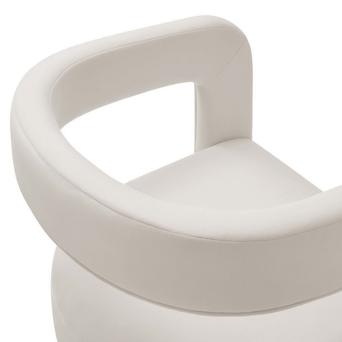 Rounded armrest and seamless velvet upholstery with soft padding || EEI-6778-ALA || detail_studio