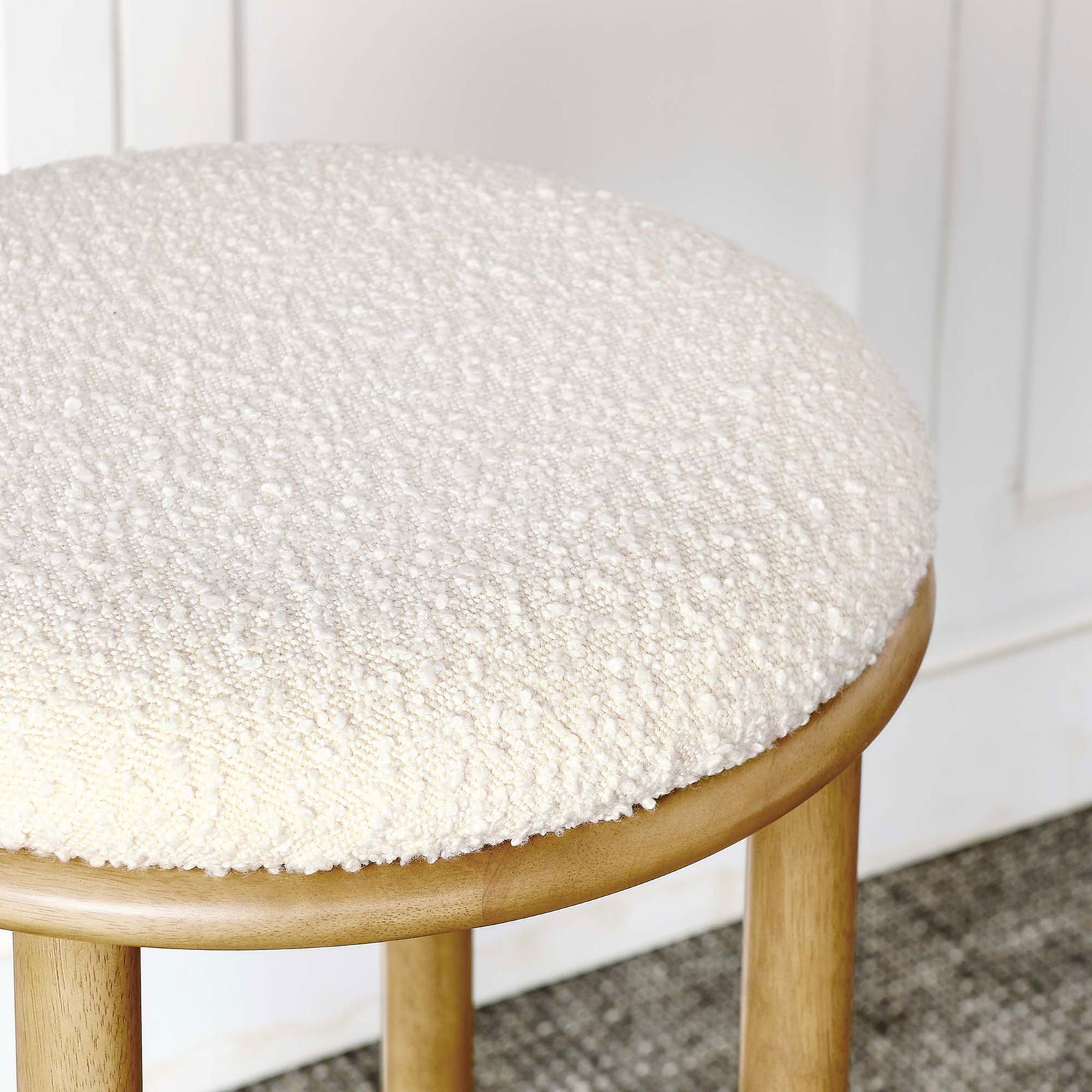 Plush ivory boucle seat adds cozy texture and everyday comfort || EEI-6819-OAK-IVO || detail_room