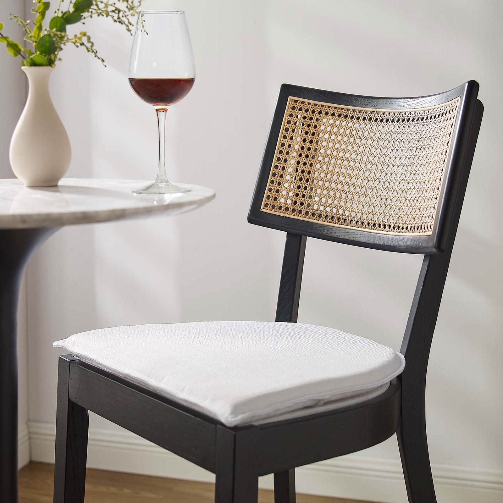 Textured rattan and cushioned seat add comfort to your bar setting || EEI-6820-BLK-WHI || detail_room