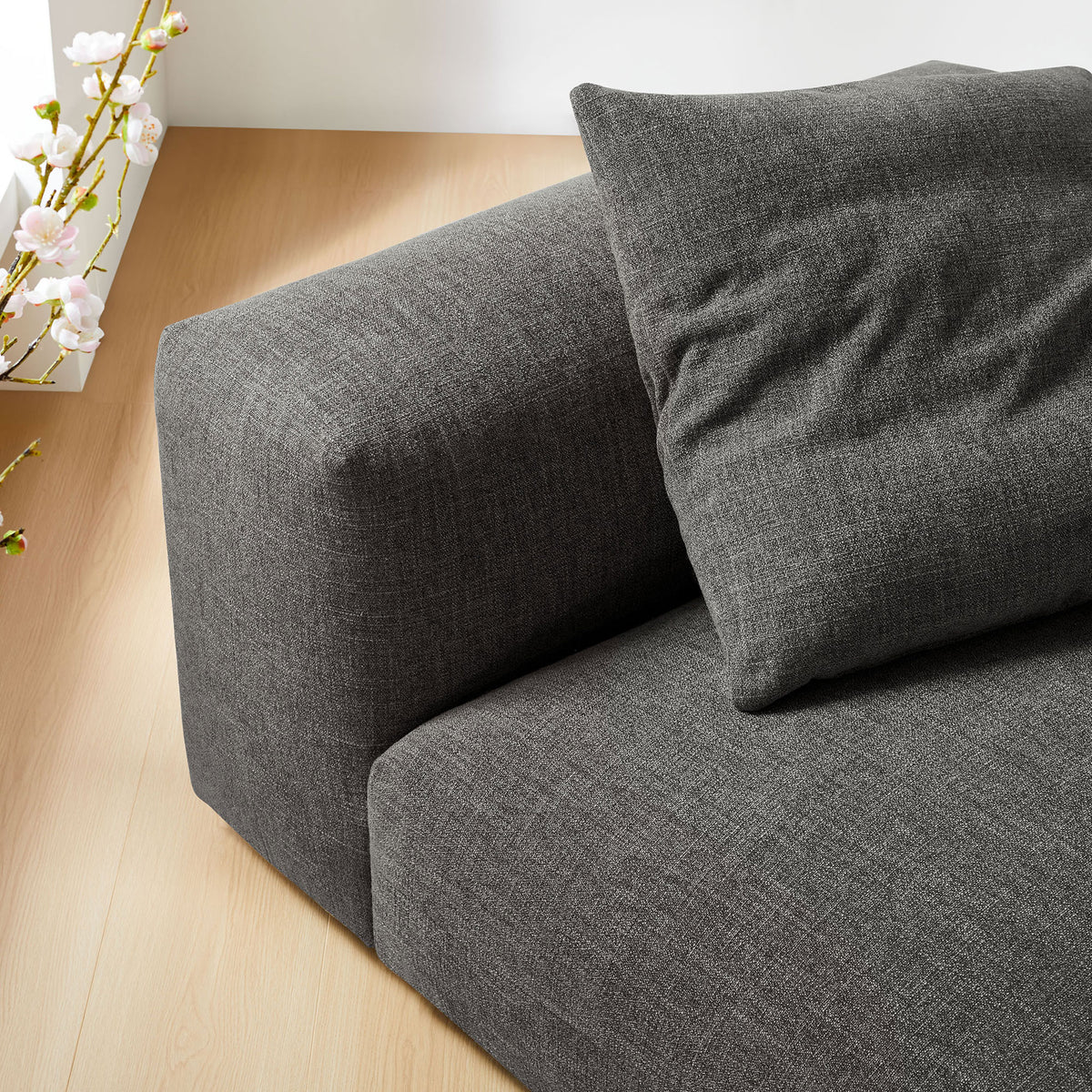 Heathered charcoal weave and soft cushioning create a cozy, lounge-worthy feel || EEI-6885-CHA || detail_room