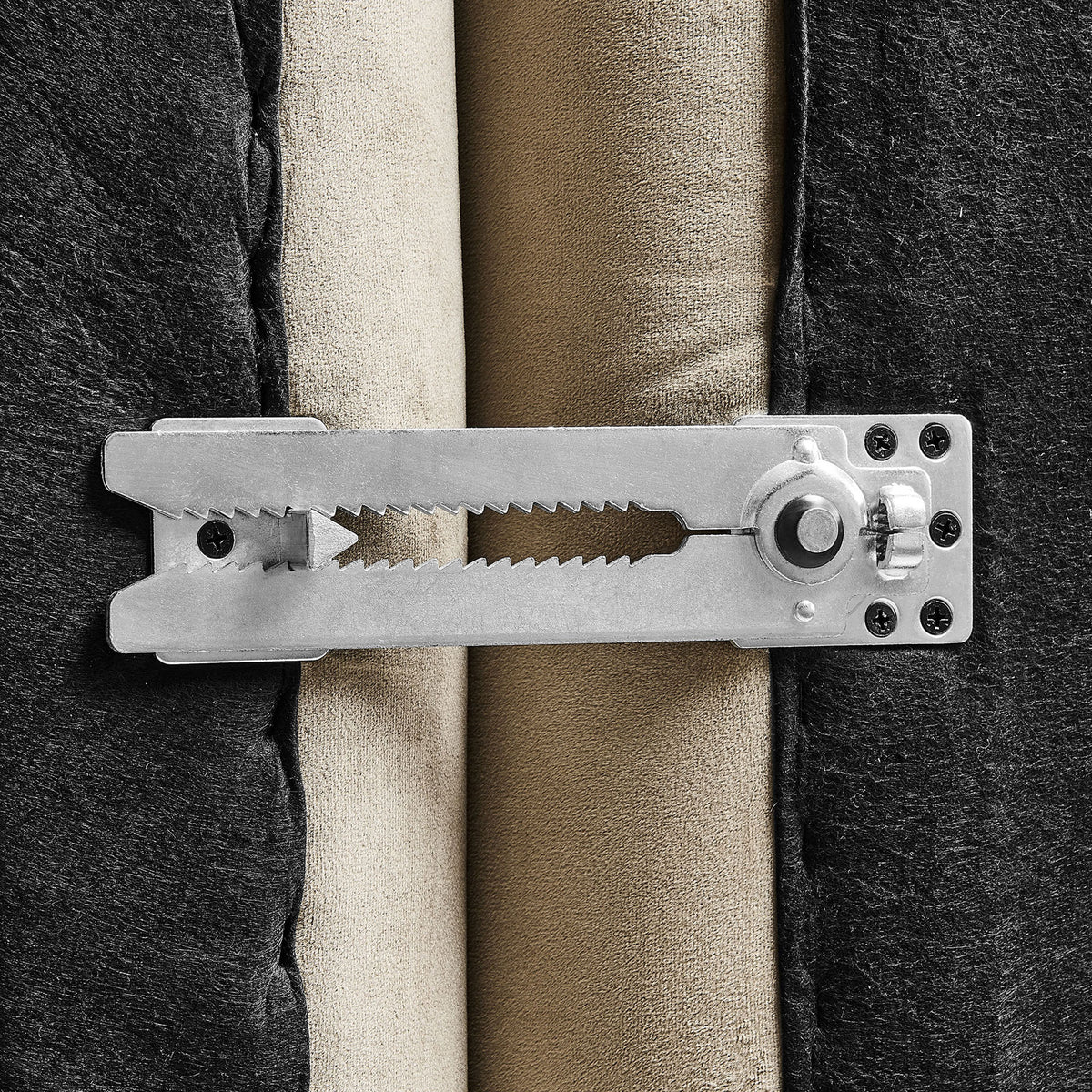 Metal alligator clamp connector secures Jubilee modular loveseat sections together || EEI-6897-TAU || detail_studio