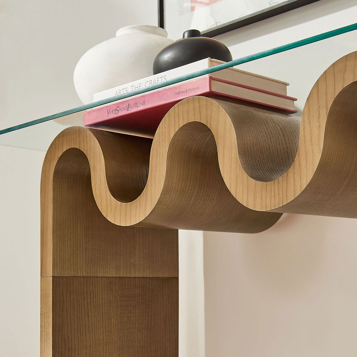 Sculpted wave base supports a clear glass surface for a modern, warm look. || EEI-6901-NAT || detail_room