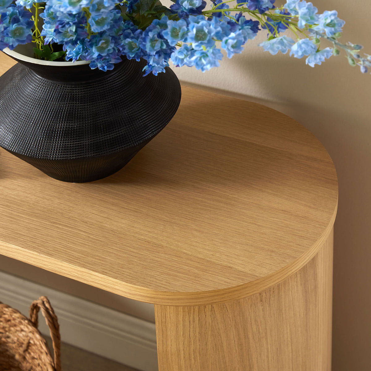 Smooth oak surface provides an elegant stage for decor, emphasizing refined grain and craftsmanship || EEI-6912-OAK || detail_room