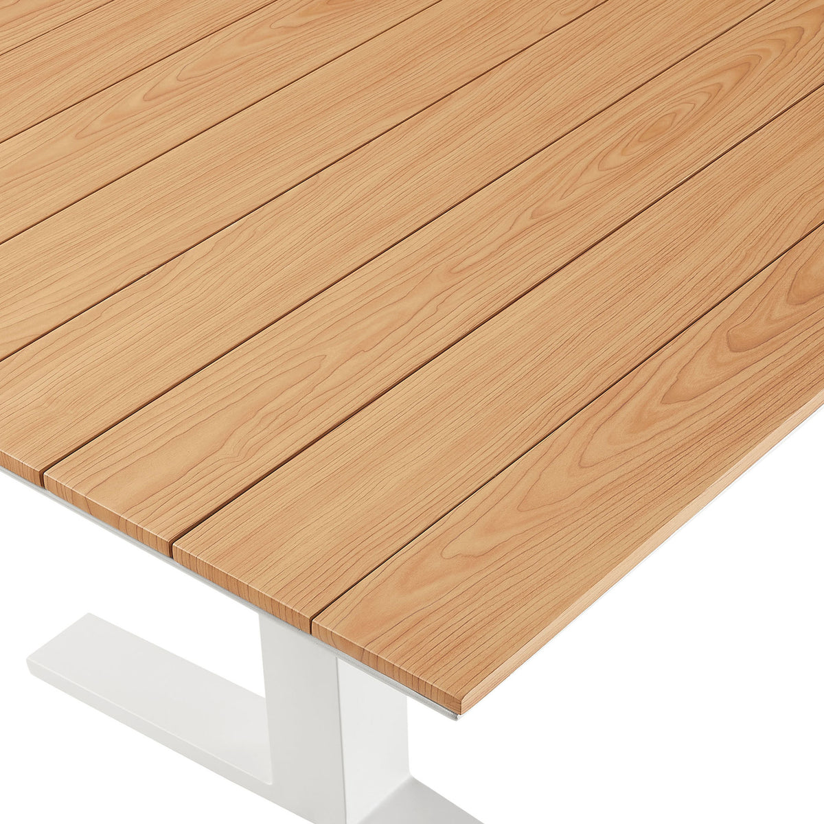 Natural slatted tabletop shows lifelike wood grain and a smooth surface ideal for everyday outdoor meals. || EEI-6948-NAT-WHI || swatch_studio