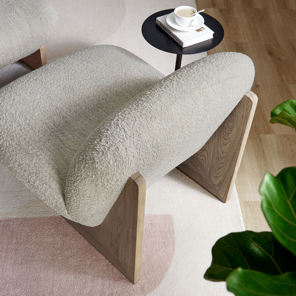 Inviting boucle texture and gentle curves create a relaxing spot for everyday unwinding || EEI-6988-PRL-OAK || detail_room