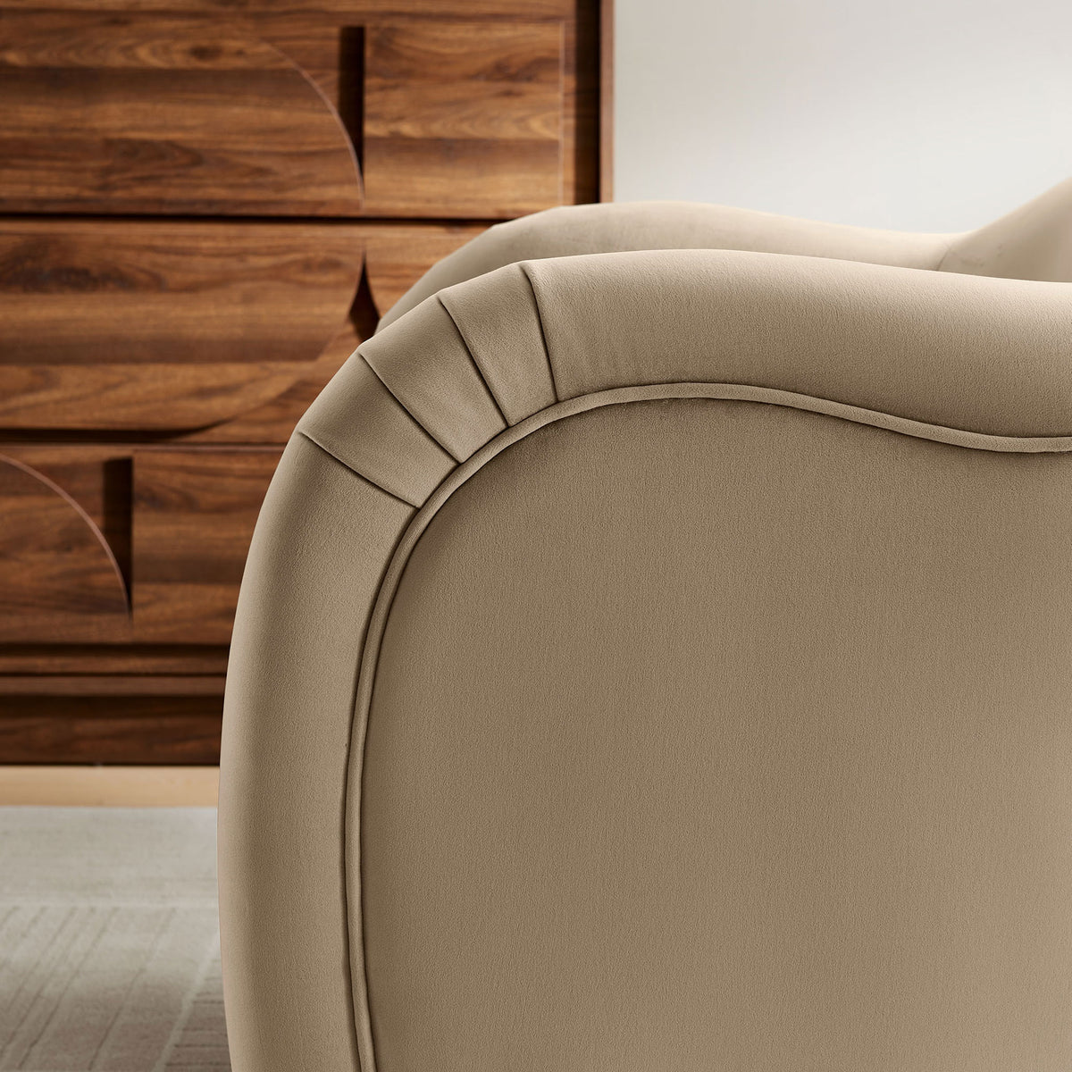 French-piped arm with graceful pleated folds in soft taupe velvet for a polished, modern finish || EEI-7074-TAU || detail_room