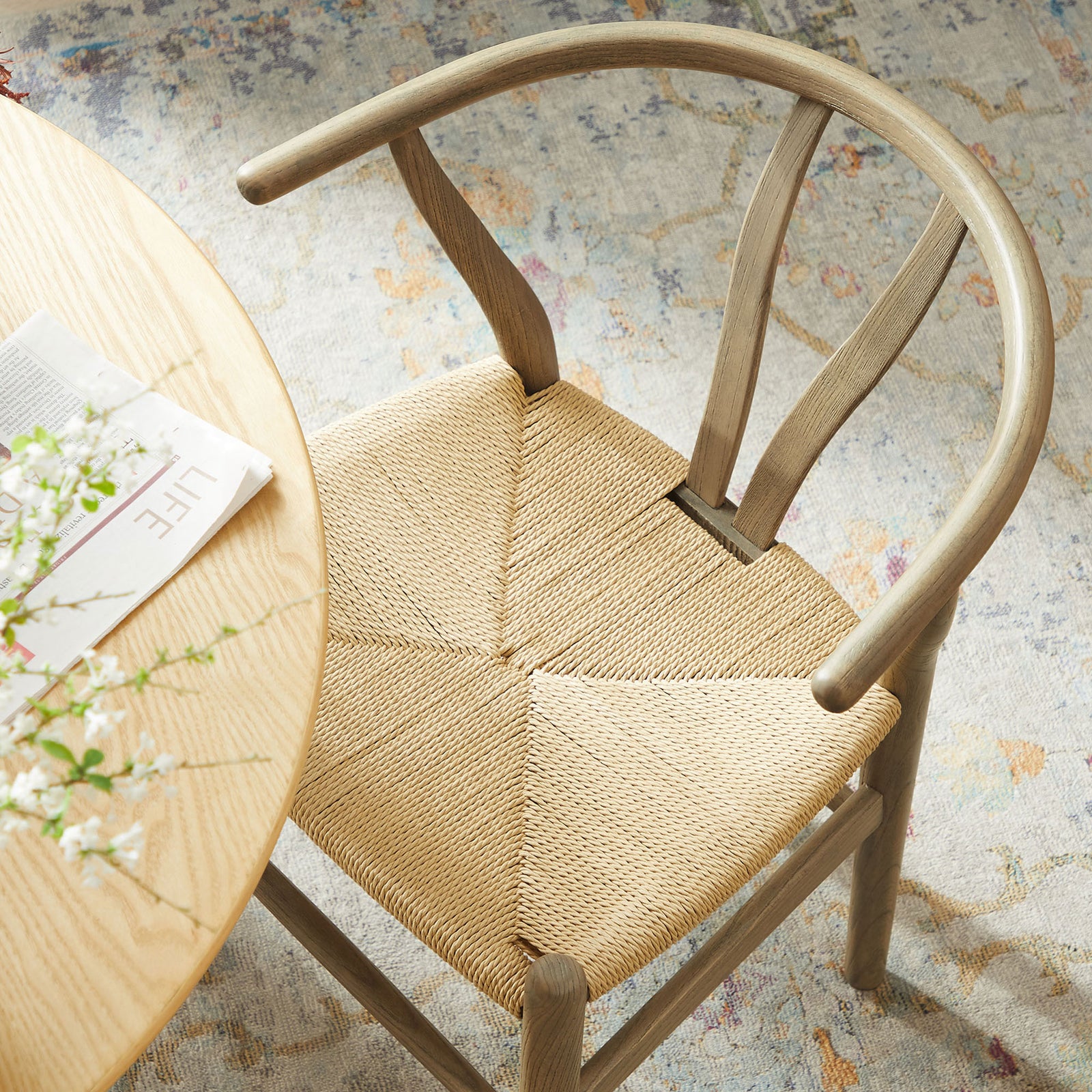 Amish gray wood dining chair at a dining table with curved wraparound back and woven rope seat over patterned rug || EEI-7200-GRY || top_angle_room