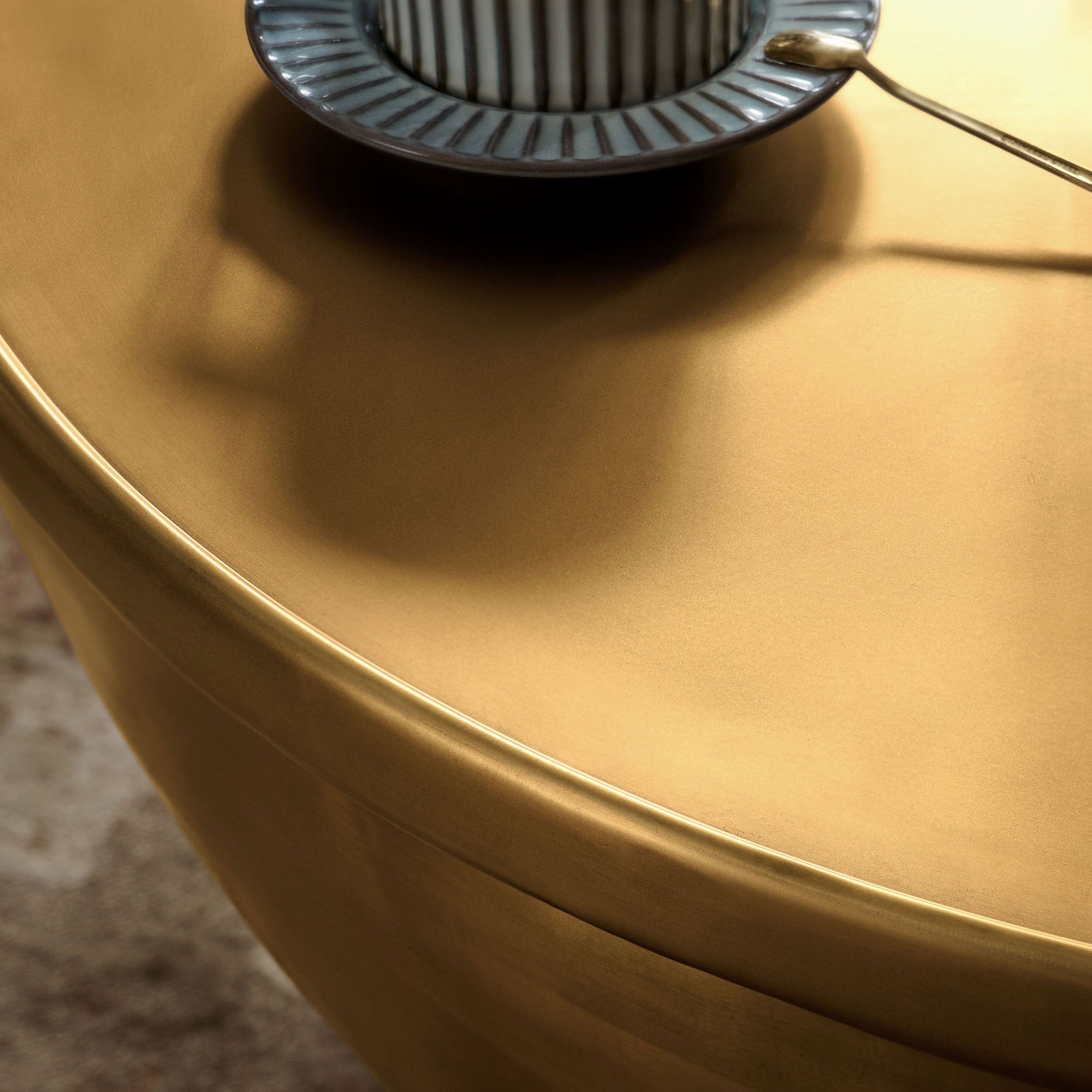 Smooth, resilient tabletop is perfect for everyday use and styling accents in the living room || EEI-7277-BBR || detail_room