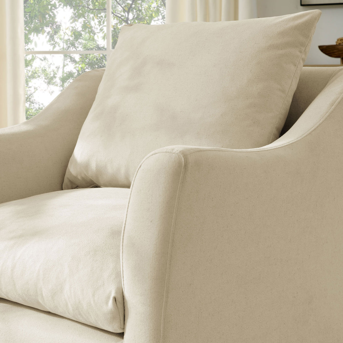 Soft, durable linen-blend upholstery with plush back cushion for everyday lounging || EEI-7312-LIN || detail_room