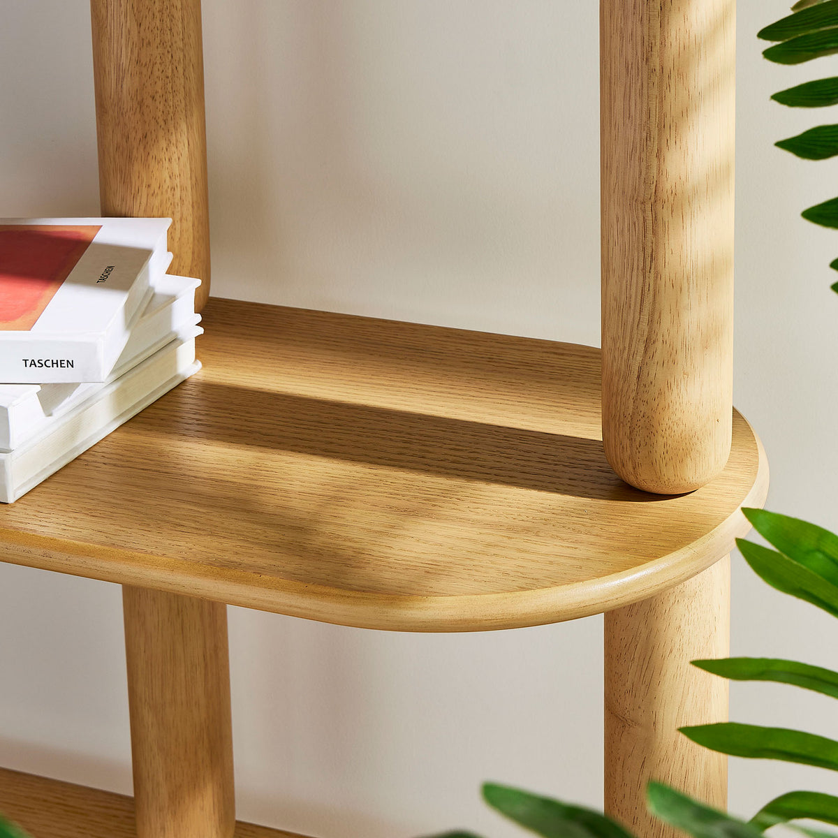 Rounded edges and spacious shelves are perfect for books, records, and decor || EEI-7347-OAK || detail_room