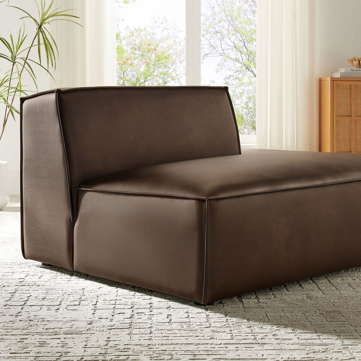 Right-facing chaise adds warm espresso color and sink-in comfort to relaxed living spaces. || EEI-7389-ESP || detail_room