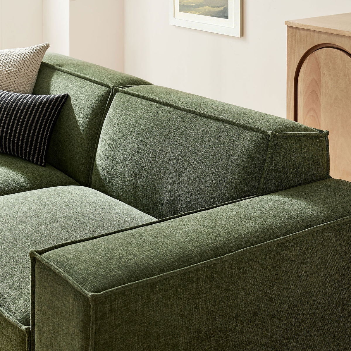 Green performance fabric upholstery highlighting French piping and generously padded back cushions || EEI-7405-FOL || detail_room
