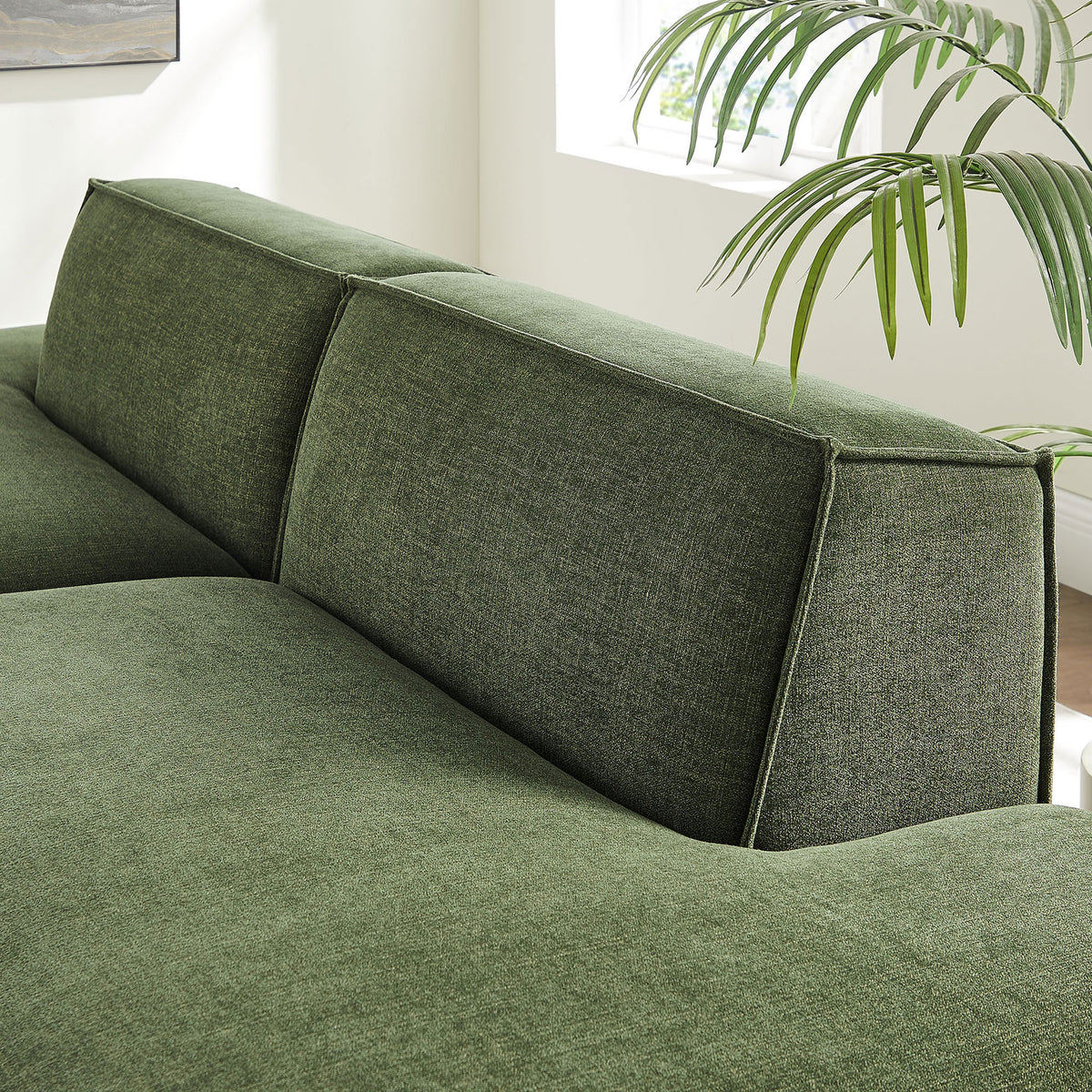 Structured back cushions with clean piping detail provide supportive, modern comfort. || EEI-7423-FOL || detail_room