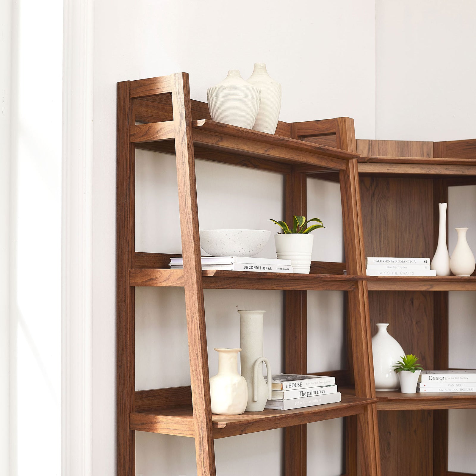 Open shelving with window-style side panels for a light, modern look || EEI-7471-WAL || detail_room