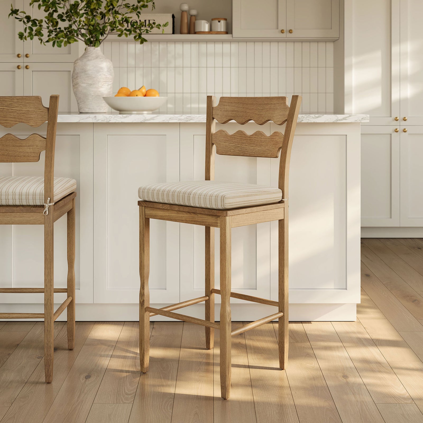 Warm oak tones and soft stripes bring relaxed refinement to the kitchen. || EEI-7519-WOA-OAS || front_angle_room