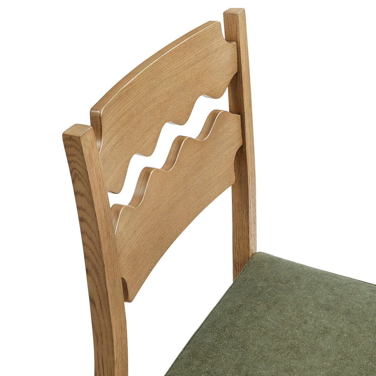 Smooth wave-cut oak backrest with rounded edges for a comfortable feel || EEI-7519-WOA-SGE || detail_studio