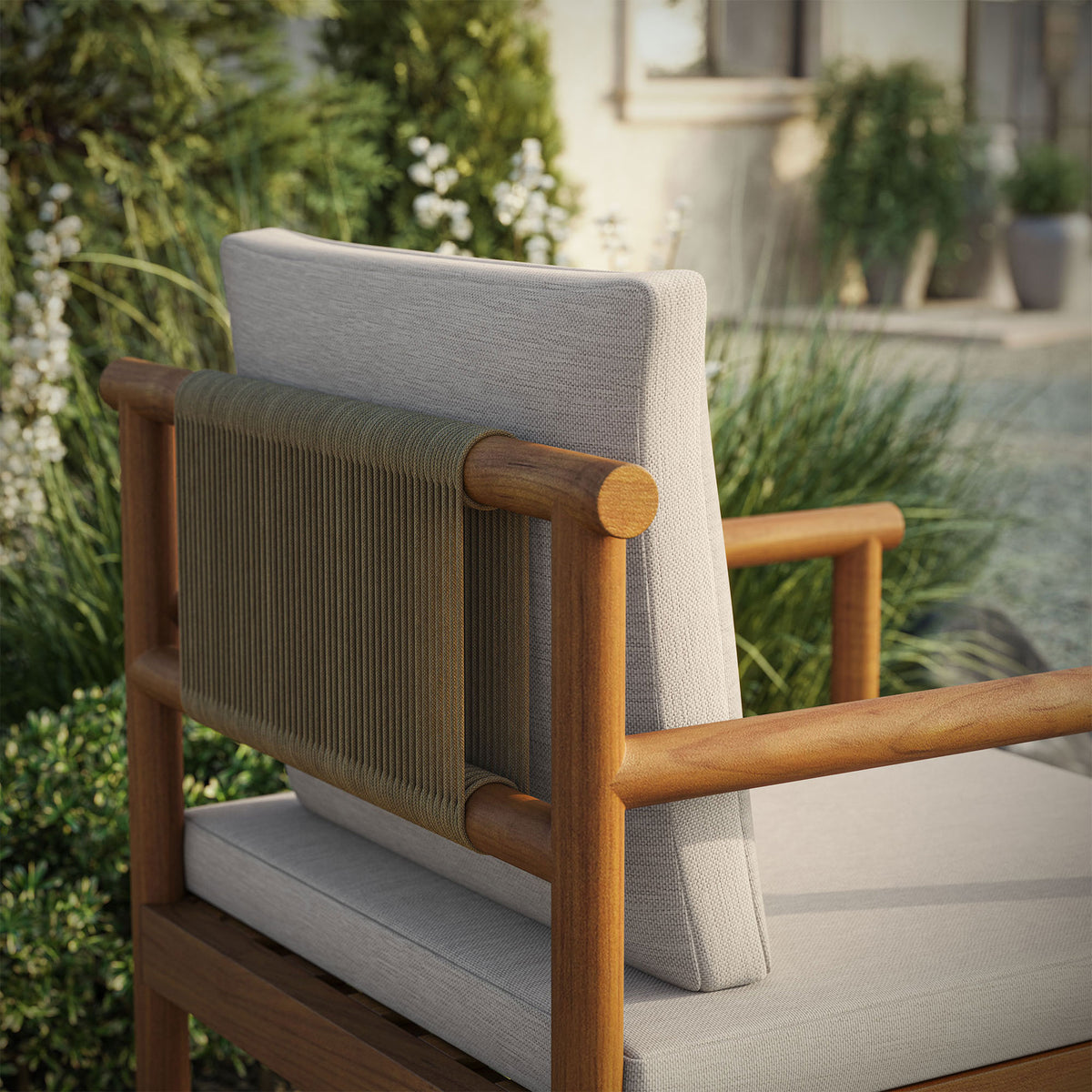 Close view of rope-wrapped teak backrest and cushion detail against outdoor garden backdrop. || EEI-7561-NAT-SAI || detail_room
