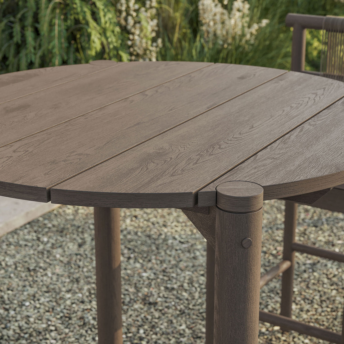 Weathered gray teak round bar table top styled for casual drinks in a relaxed outdoor space || EEI-7628-WGR || detail_room